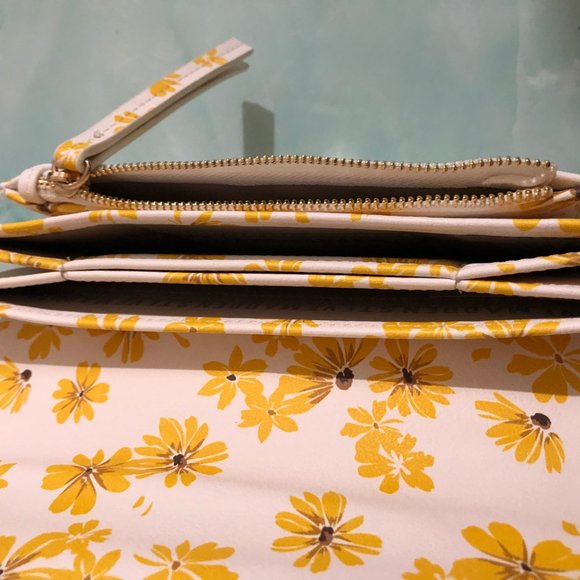 Flap Wristlet  STEVE MADDEN  Beautiful Yellow Floral & Functionality - Picture 9 of 16